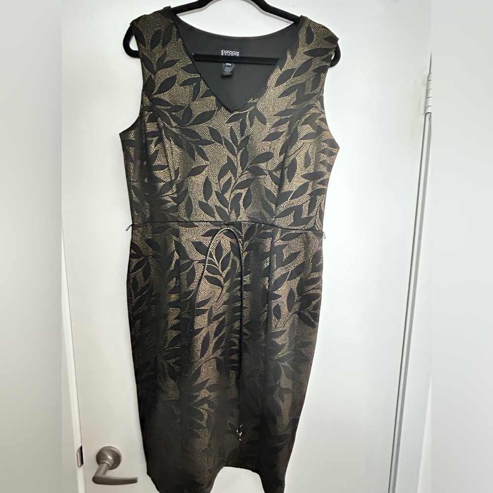 Black & Gold Leaf Pattern Sleeveless Dress - Size 14